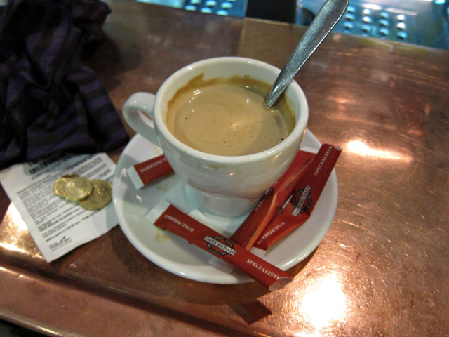 Je bois un café