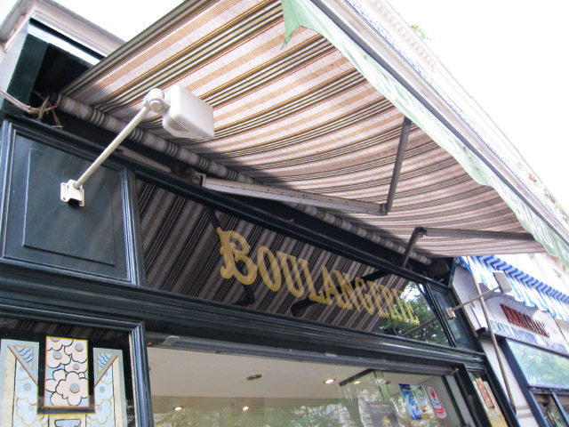 Je vais à la boulangerie