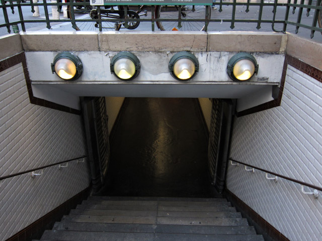 Je descends dans le métro