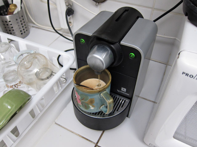 Je bois un café