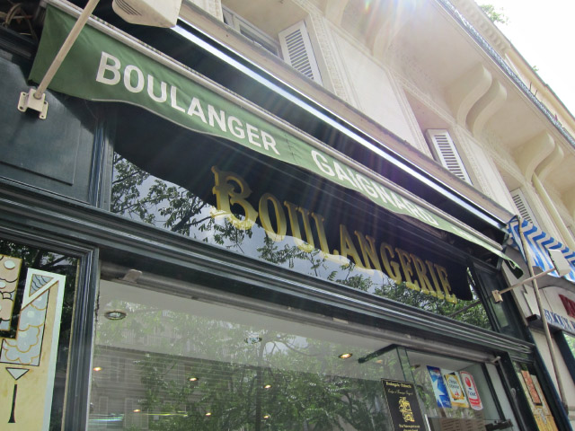 Je vais à la boulangerie