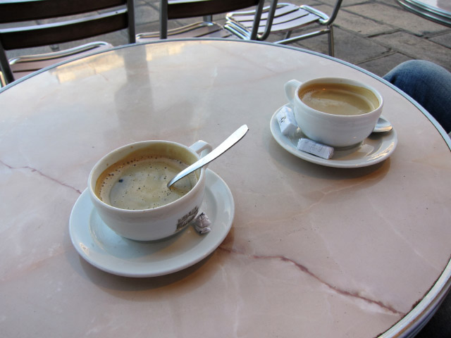 Nous buvons du café