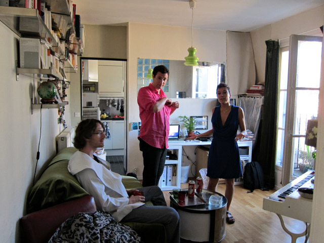 Julie est avec deux amis à elle que je ne connais pas