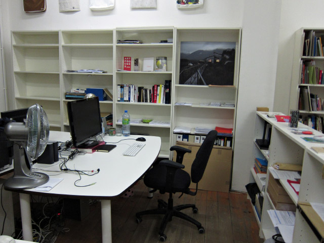 Je passe au bureau prendre mon ordinateur
