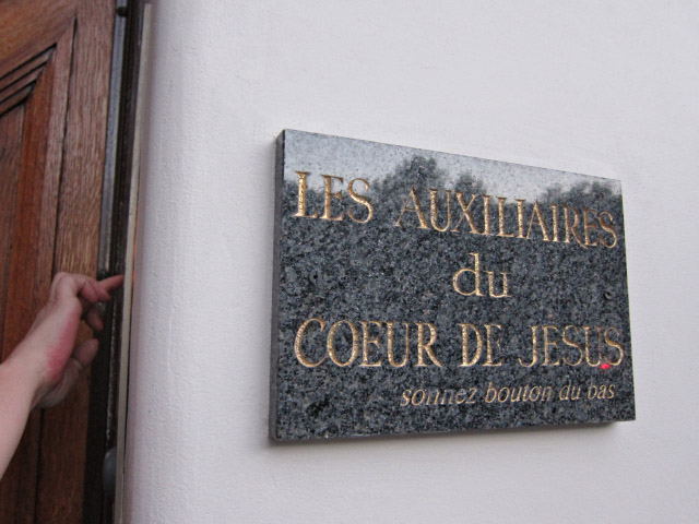 Nous allons chez Pascaline, une amie de Valérie