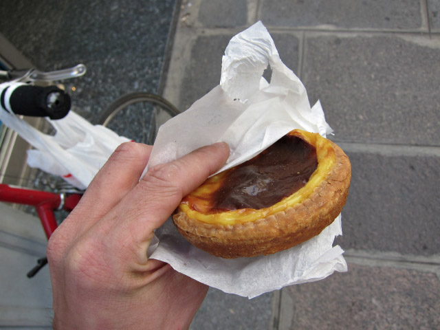 Je mange un flan