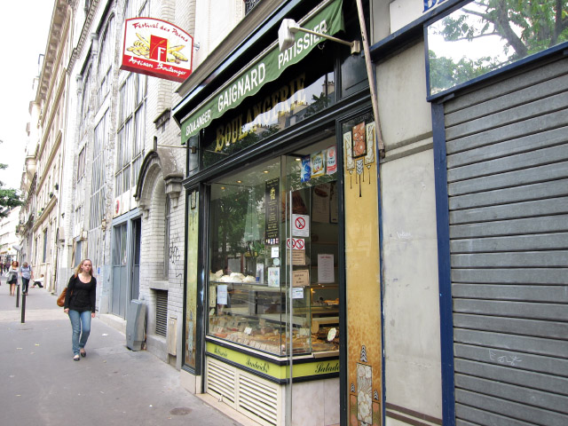 Je vais à la boulangerie