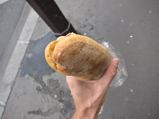 Je mange un sandwich