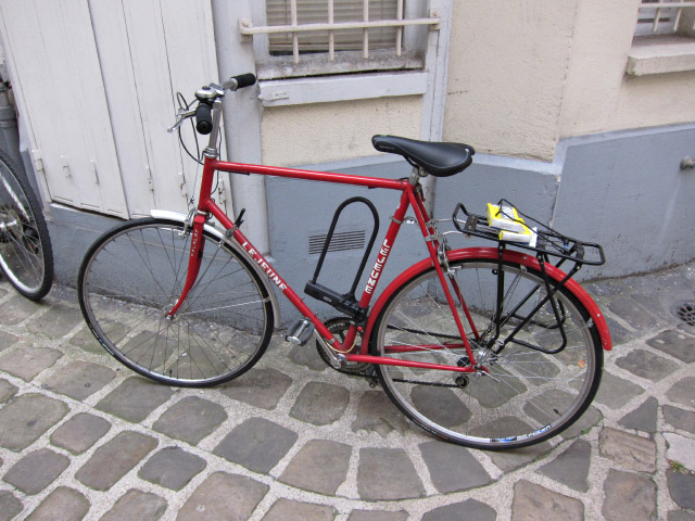Mon vélo fraichement équipé : compteur, porte bagage, nouvelle selle, nouveau guidon...