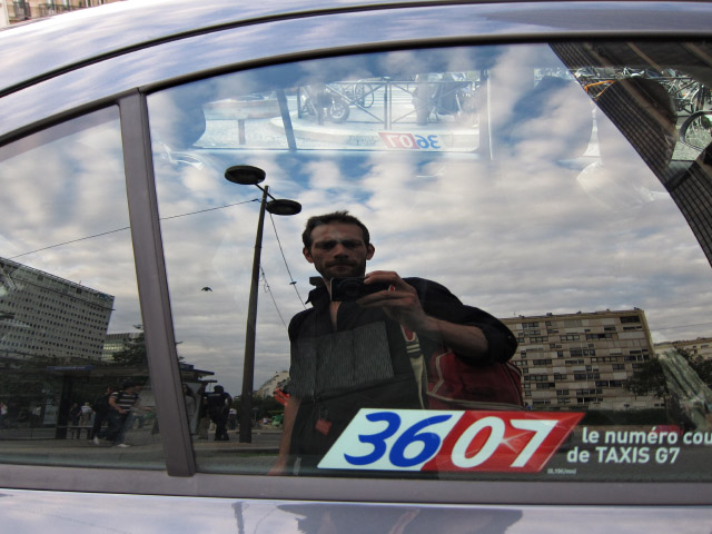 Nous prenons un taxi