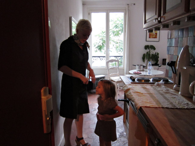 Lou commence à se réveiller