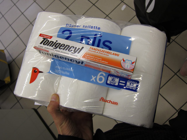 Du dentifrice et du papier toilette