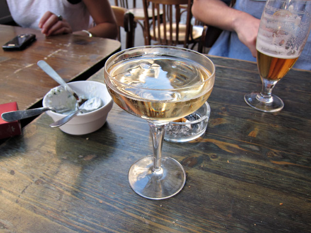 Je bois du champagne