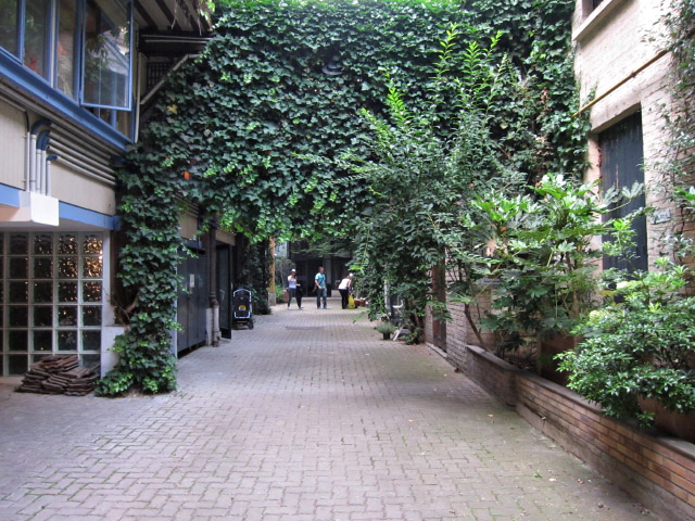 L'allée qui mène à son appartement