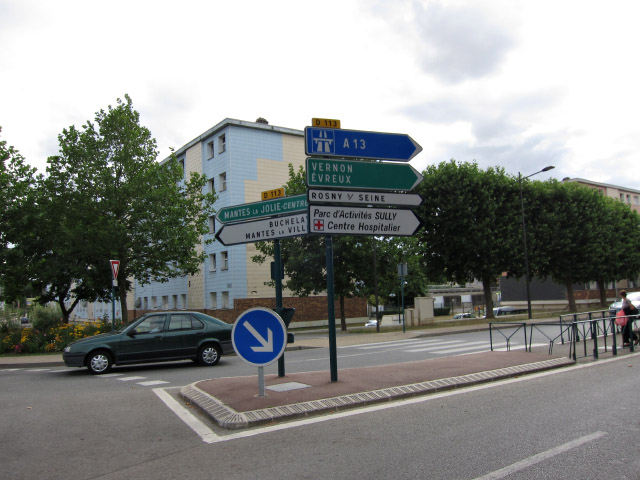 Je finis par retrouver le chemin vers Évreux