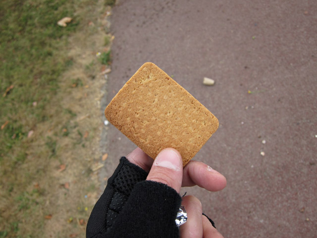 Je mange un biscuit