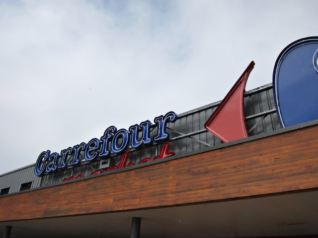 Je vais m'abriter dans un Carrefour