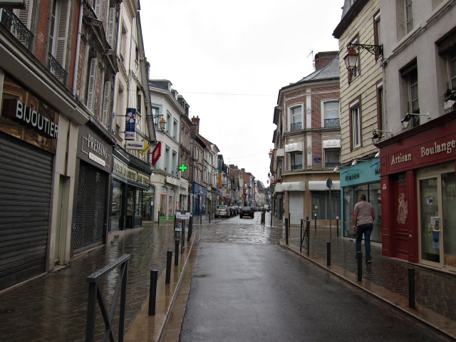 Je cherche un bar où me poser le temps que la pluie cesse