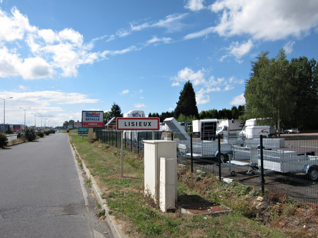 J'arrive à Lisieux