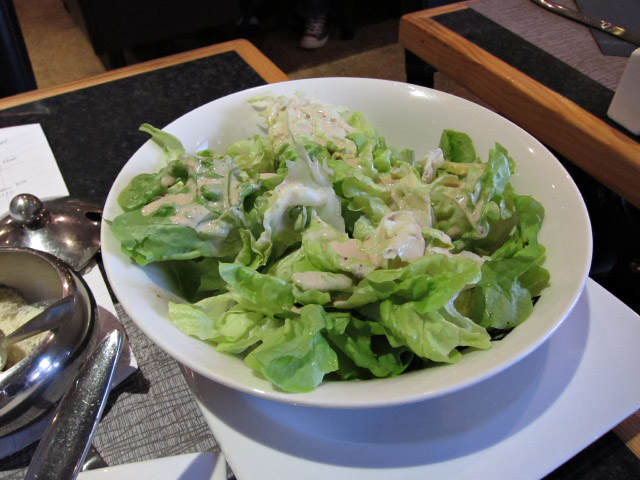 Je mange une salade