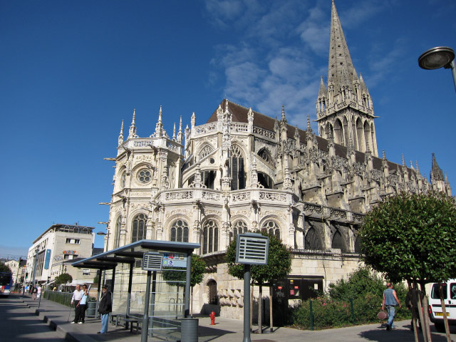 Je passe devant la cathédrale