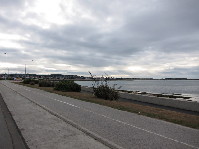 Je longe la côte