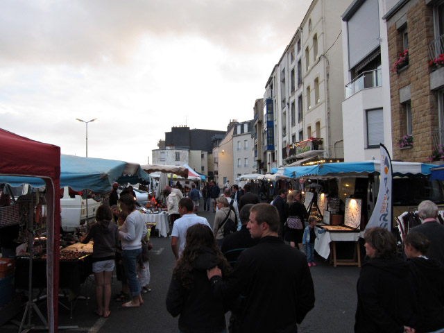Je tombe sur un marché
