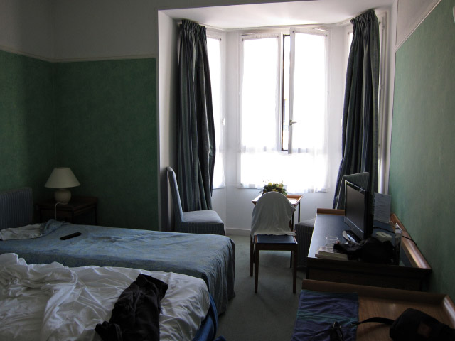 Je passe à l'hôtel faire une sieste