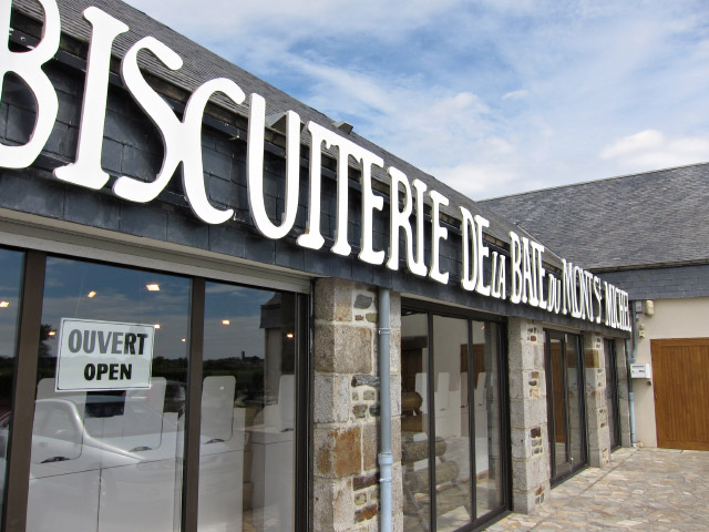Je m'arrête à une biscuiterie