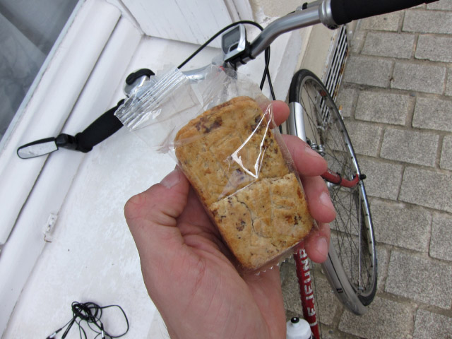 Je mange un biscuit