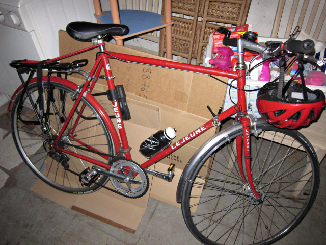 Arrivé chez Josiane, je range mon vélo dans le garage et vais me coucher immédiatement