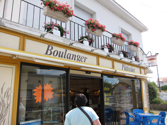 Nous nous arrêtons à une boulangerie