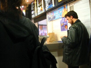 Nous mangeons au Mac Do