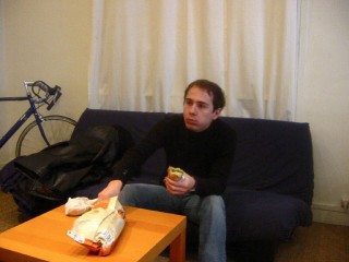 Thibaut en train de manger