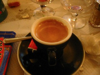 Je bois un café