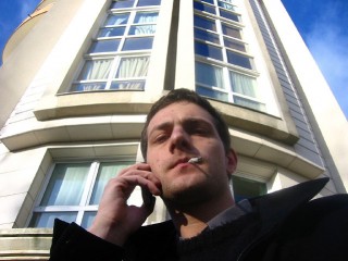 J'attends Thibaut. Nous avons rendez-vous dans une agence qui cherche des freelance