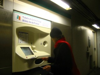 Sabine achète des tickets
