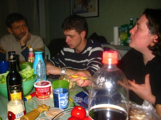 Nous passons à table