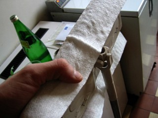Je l'accroche sur le balais prévu à cet effet