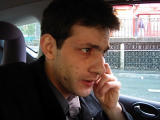 Sacha m'appelle. Il veut savoir comment aller sur ADaM