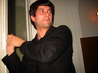 Nicholas ouvre la fenêtre