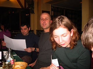 Il sont dans un restaurant