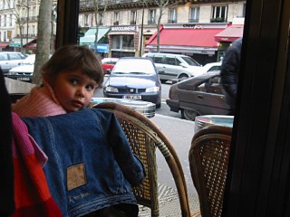 Une petite fille nous interpelle