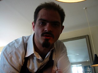 Le serveur est intéressé par mon appareil photo