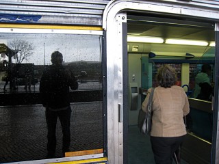 Nous montons dans un train