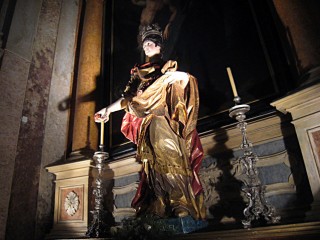 Une statue