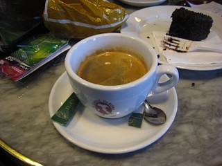 Je bois un café