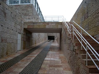 Nous cherchons l'entrée