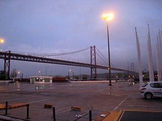 Le pont se rapproche