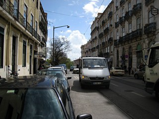 Nous attendons qu'un taxi passe